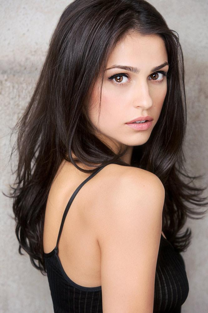 Raquel Alessi Headshot